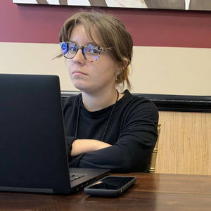 Meet your Posher, Alexia